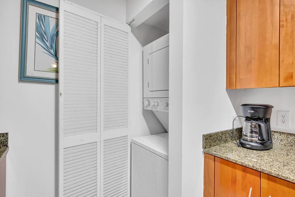Luxurious Private Unit With Parking Appartamento *