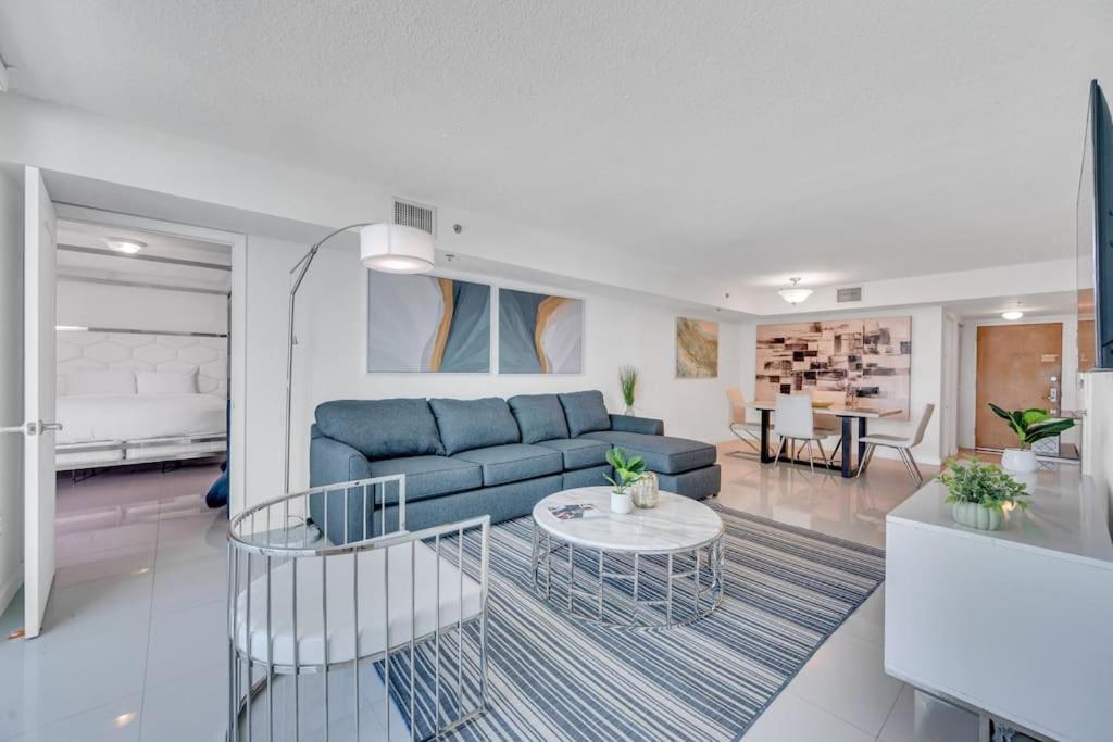 Luxurious Private Unit With Parking Appartamento *