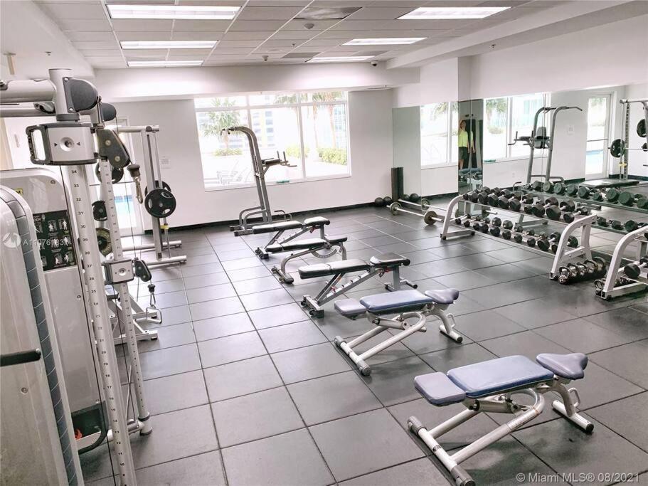 Luxurious Private Unit With Parking Appartamento