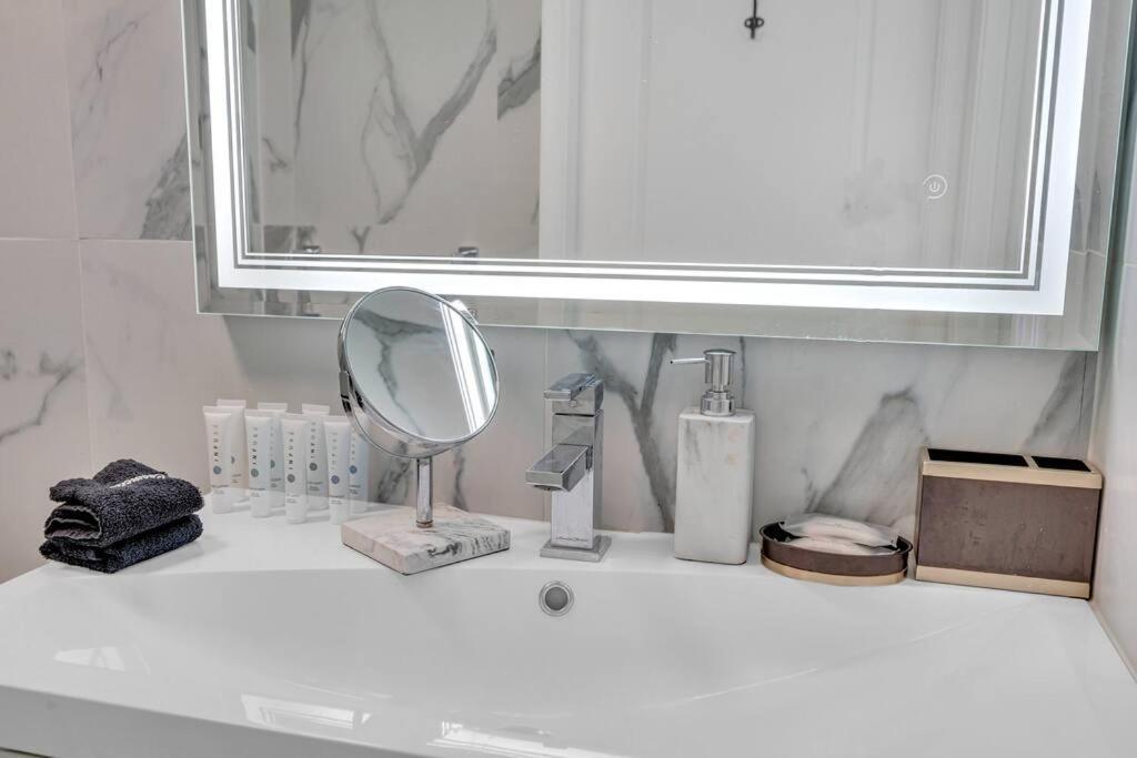 Apartamento Luxurious Private Unit With Parking