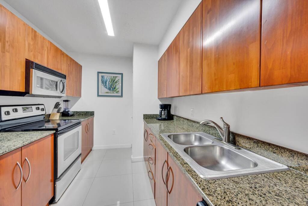 Luxurious Private Unit With Parking Apartamento *