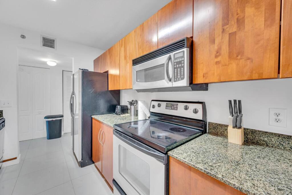 Luxurious Private Unit With Parking Apartamento